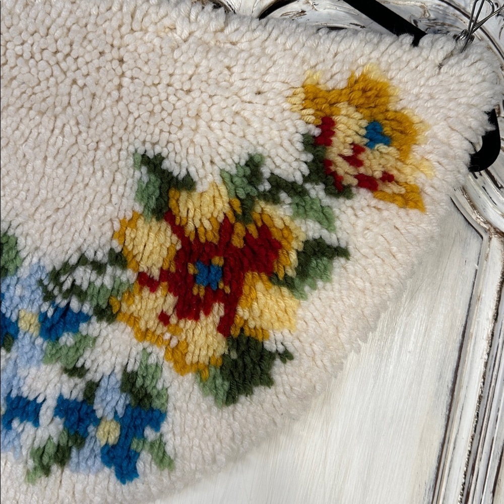 VINTAGE Floral Patterned Hand Hooked 1/2 Round  Rug - Picture 2 of 6
